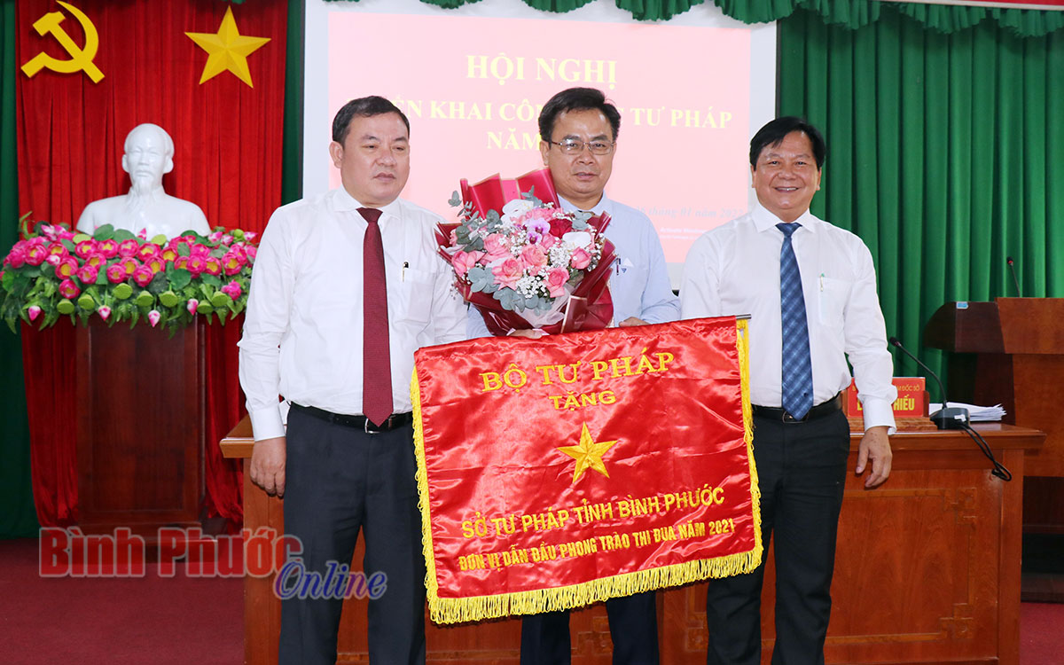 NGÀNH TƯ PHÁP BÌNH PHƯỚC ĐƠN VỊ DẪN ĐẦU  TRONG PHONG TRÀO THI ĐUA NĂM 2021 KHU VỰC MIỀN ĐÔNG NAM BỘ